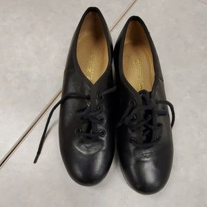 Capezio kids CG09 size 4M